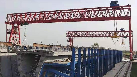 為什么要對門式起重機進行定時清理？